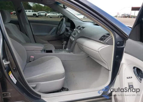 2010 Toyota Camry Le z USA, uszkodzony, nr VIN 4T4BF3EK2AR003318